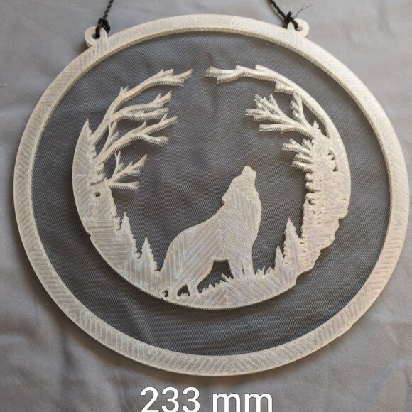 3D Printed Wolf Suncatcher with Reflective Magic Plate - Picture 3 of 4